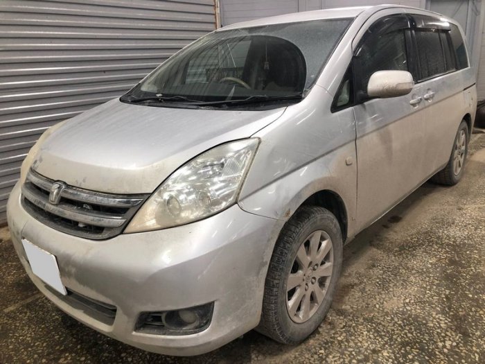Установка ГБО на Toyota ISIS 2010 г., ГБО 4 поколения, пропан LANDI RENZO (Италия), двигатель 2.0 л. 4 цилиндра